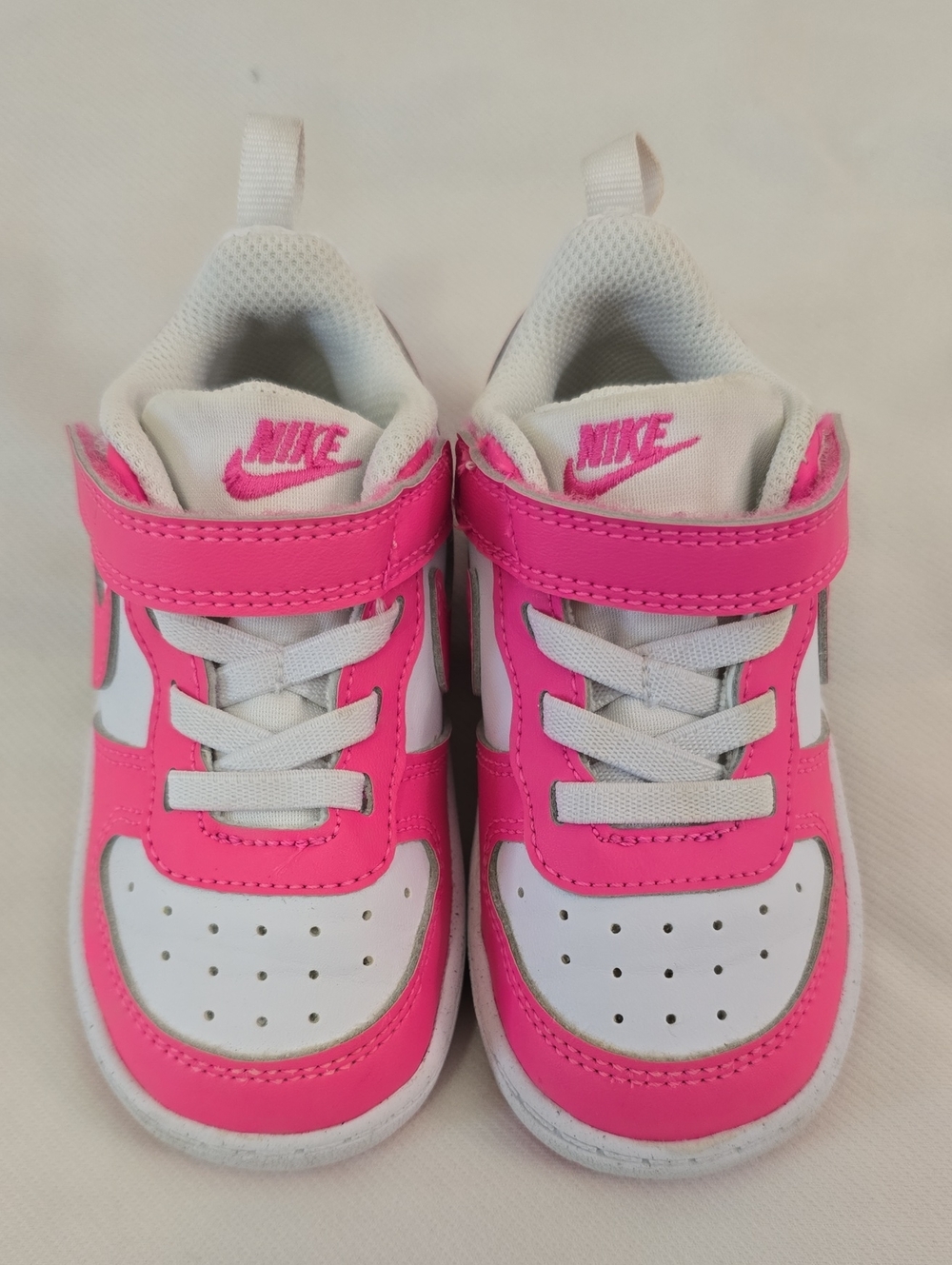 Nike Girl Shoes Size: 7C - Picture 4 of 17